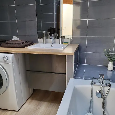 Апартаменты La Dolce Nimoise Terrasse 100 M Des Arenes *